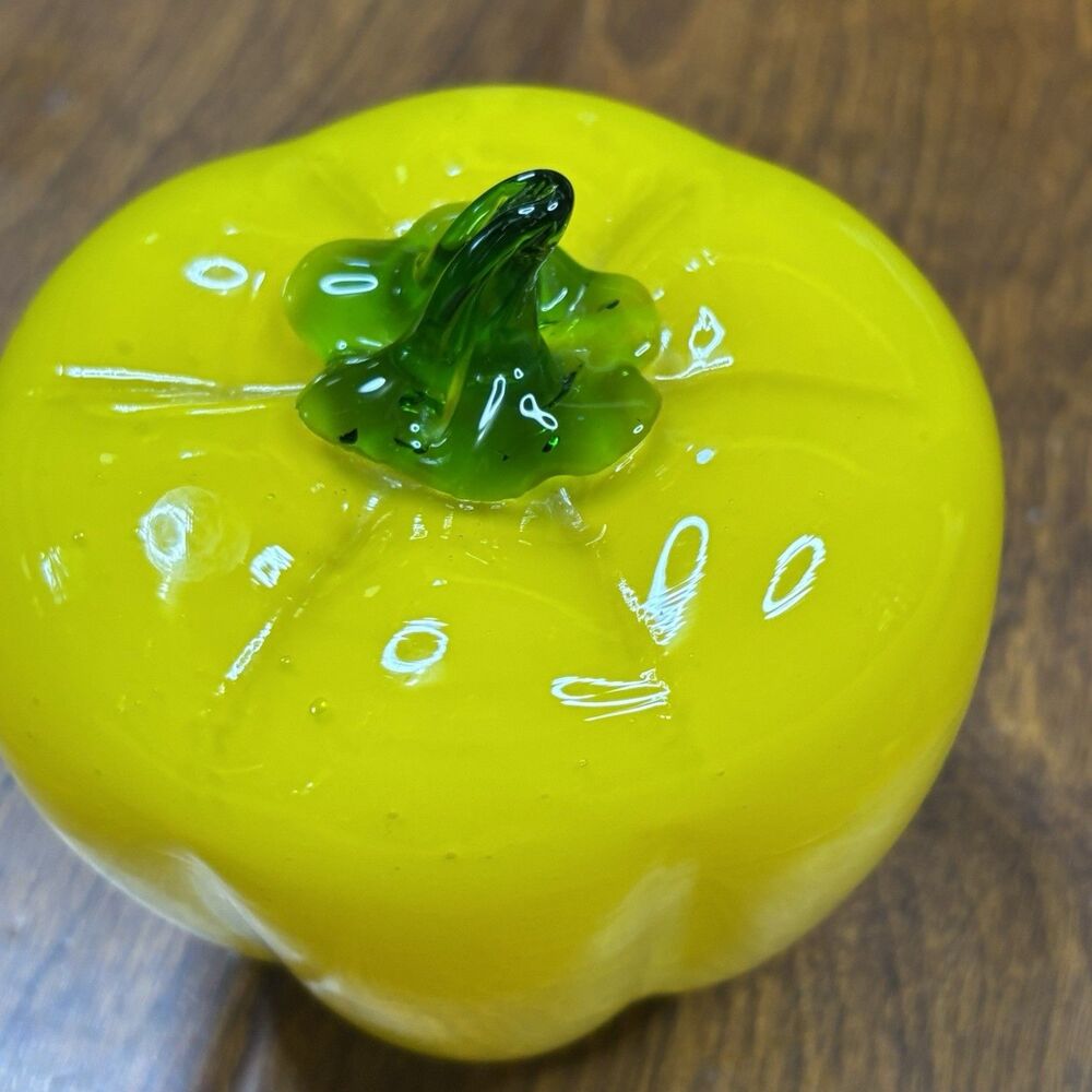 Murano style glass Vegetable 4" Yellow Bell Pepper hand blown paper weight decor - Picture 4 of 9